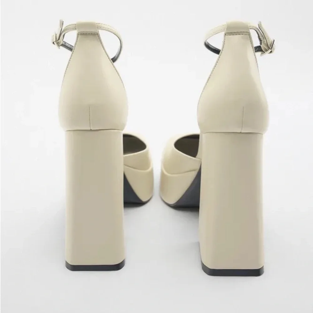 NWOT. Zara Cream Chunky High Heel Platform Shoes. Size 9/Eur 40.